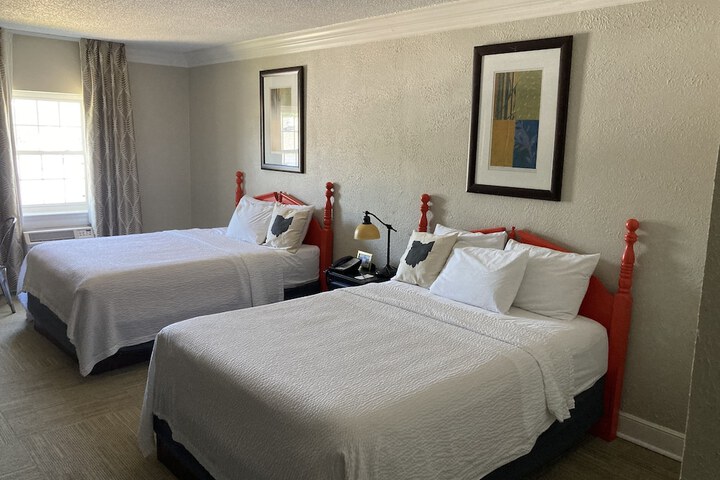 The Aurora Inn