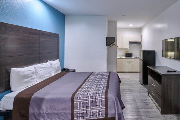 Room 14 of 15