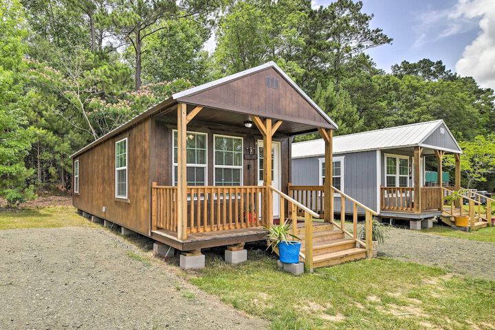 Lakefront Cabin w / Access to 2 Paddleboats!