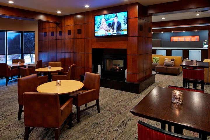 Lounge 43 of 45