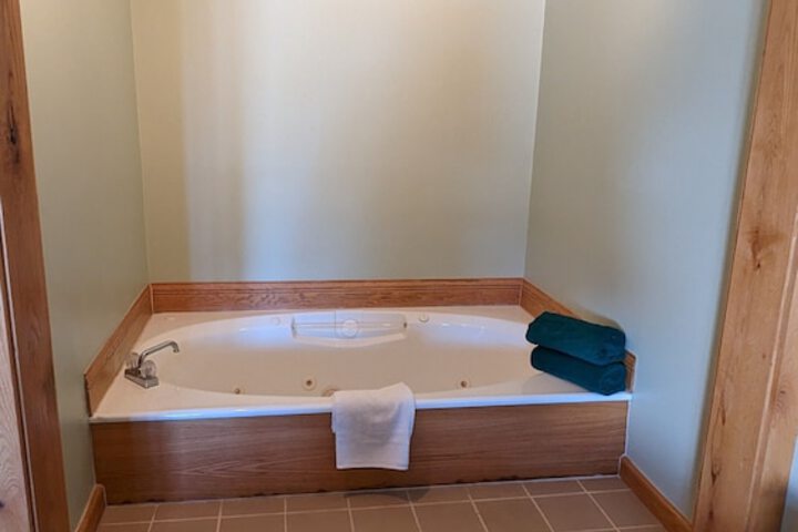 Hot Tub 15 of 16