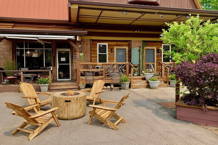 The Iris Garden Downtown Cottages and Suites