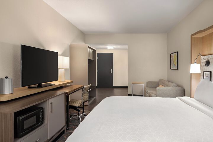 Room 34 of 47