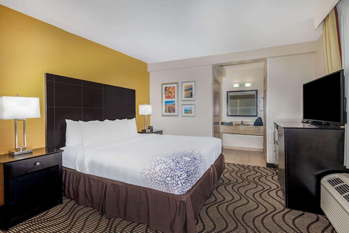 Room 12 of 36