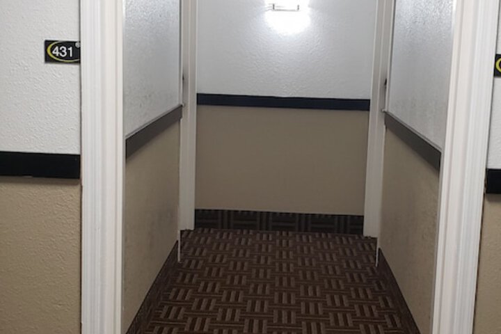 Ballroom/Hall 18 of 18