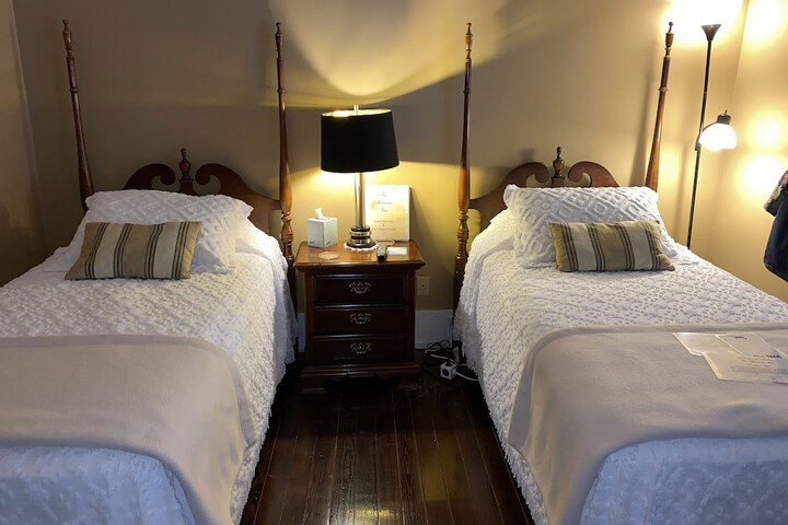Room 35 of 48