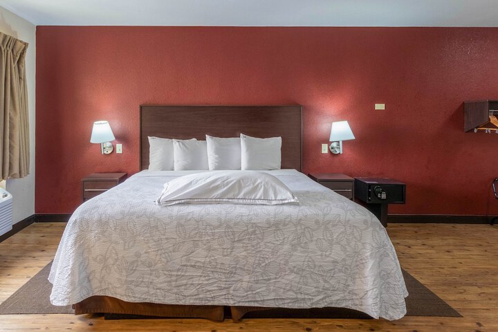 Room 16 of 34