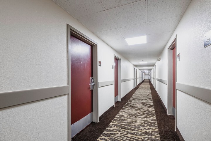 Ballroom/Hall 31 of 32