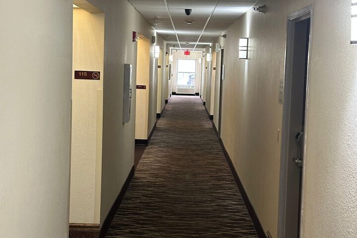 Econo Lodge Inn & Suites
