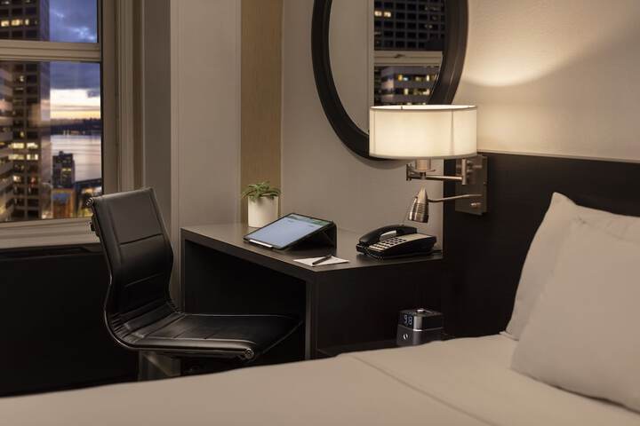 Room 21 of 34