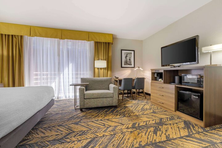 Room 19 of 37