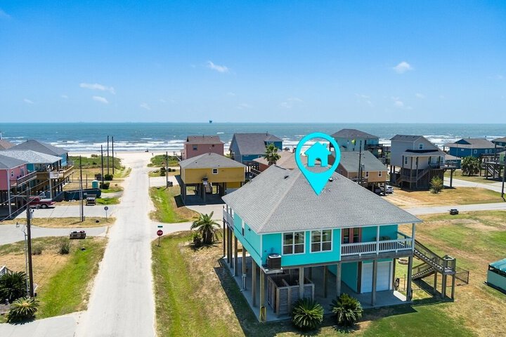 Sunrise Paradise 3 Bedroom Home by RedAwning