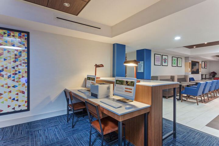 Holiday Inn Express & Suites Elk Grove West I-5 by IHG