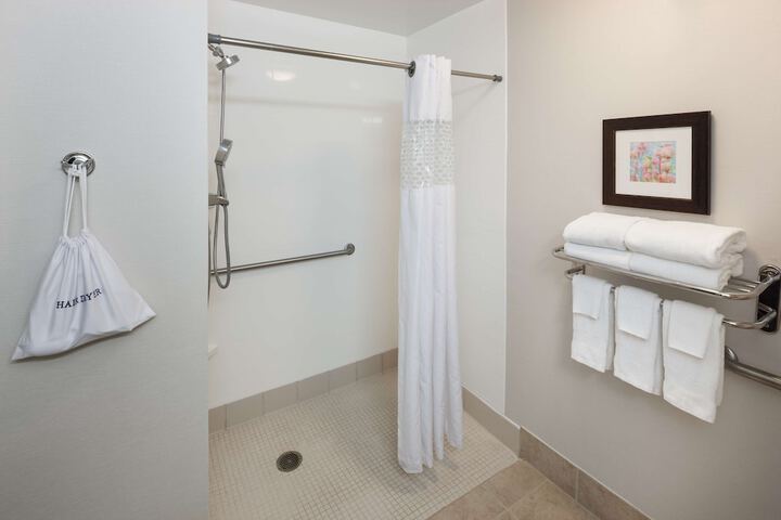 Room 17 of 27