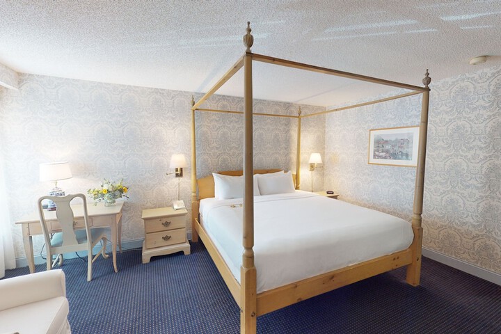 Room 13 of 43