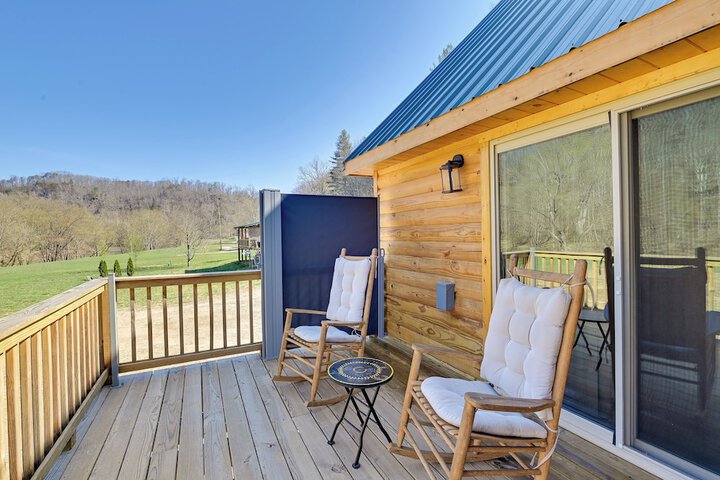 Riverside Beattyville Cabin w / Kayaks & Fire Pit!