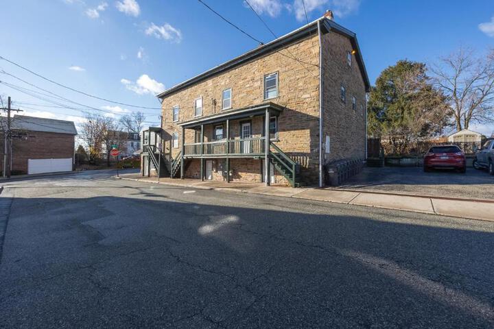 Cozy & Modern 3-Bed Retreat - 8 Mins to Bridge St