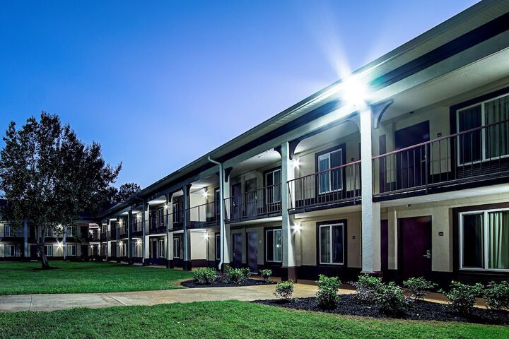 Red Roof Inn & Suites Greenwood SC