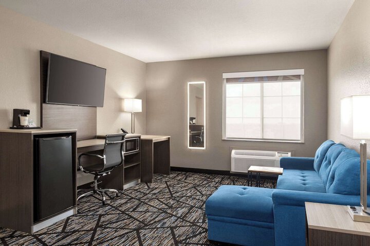 Room 33 of 39