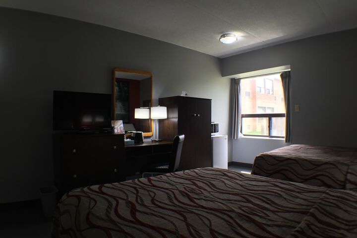 Room 8 of 25