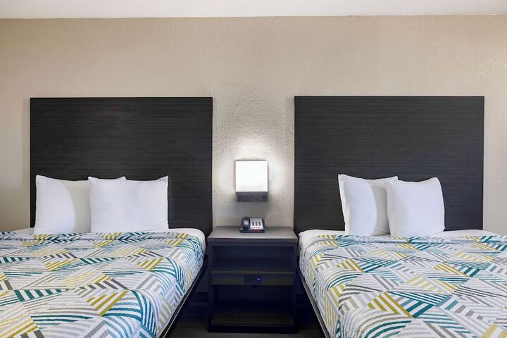 Room 25 of 27