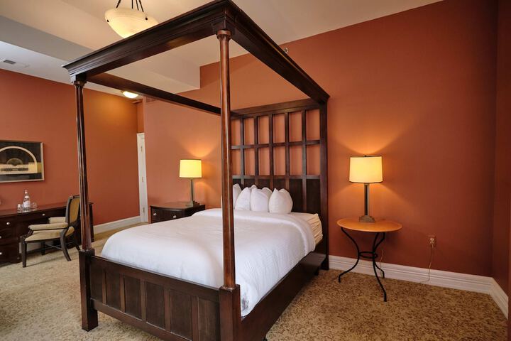 Room 36 of 185