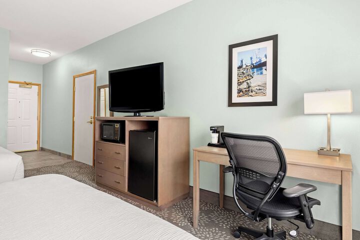 La Quinta Inn & Suites by Wyndham Newport