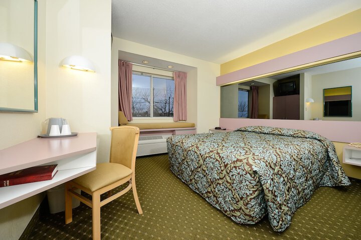 Room 9 of 20