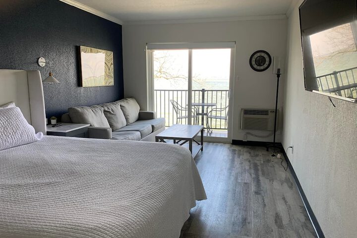 Room 10 of 16