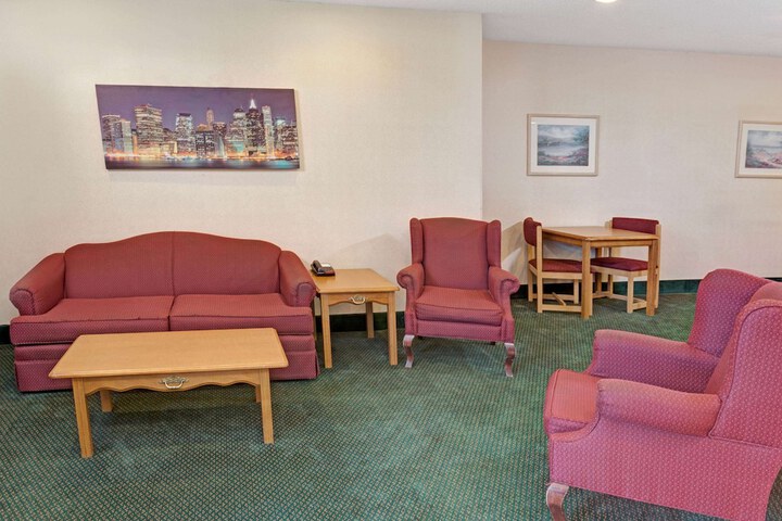 Red Lion Inn & Suites Elk Grove Village