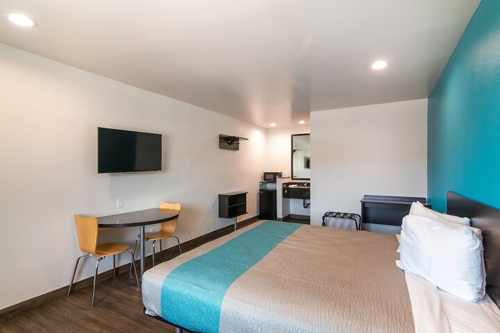 Room 16 of 35