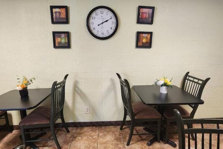 Dining 51 of 57
