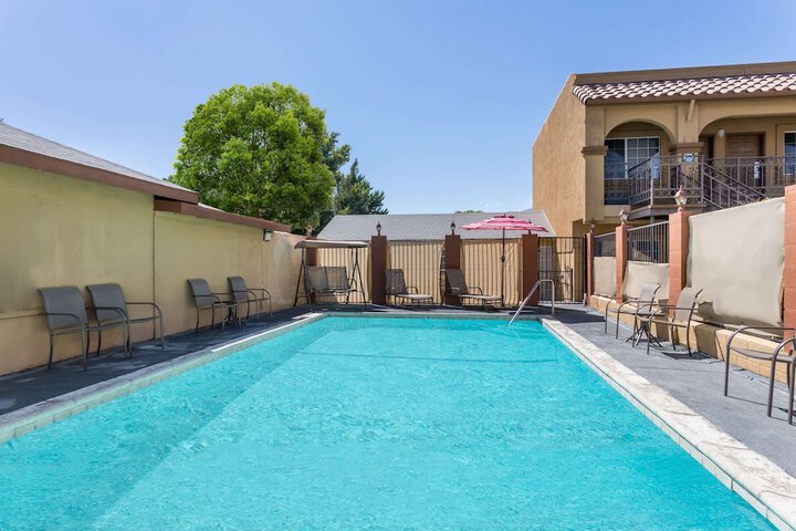 Pool 2 of 27