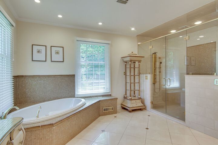 Waterfront Cambridge Gem w / Hot Tub Pool & Dock!