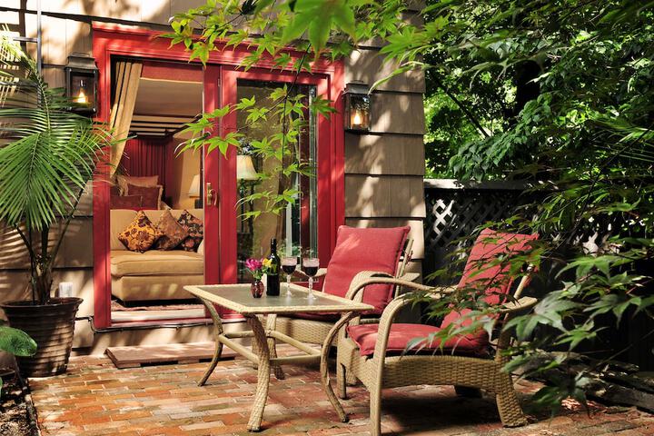 1795 Acorn Inn B & B