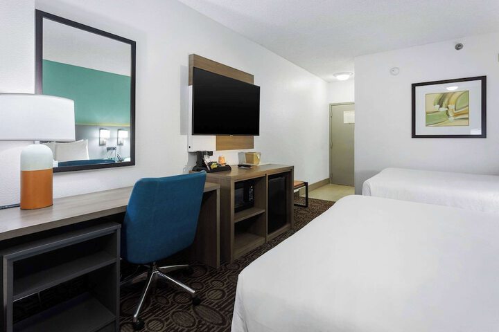 Room 26 of 53