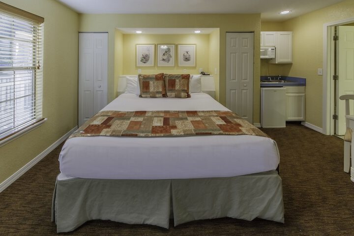 Room 53 of 117