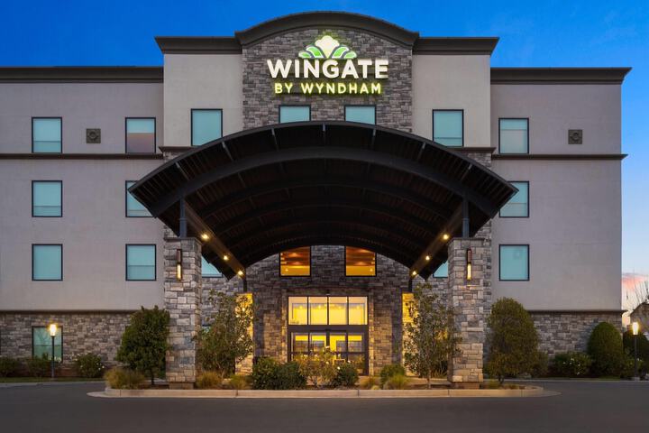 Wingate by Wyndham Hurricane / Zion National Park