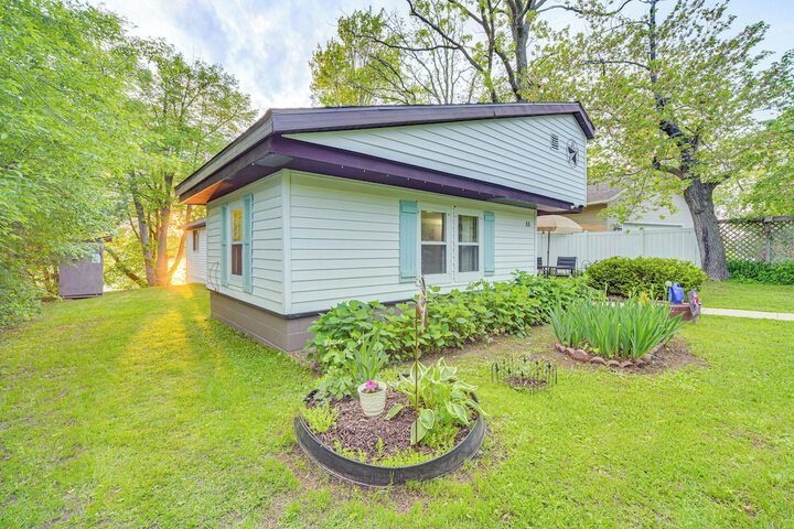 Lakefront Family Retreat w / Private Dock!