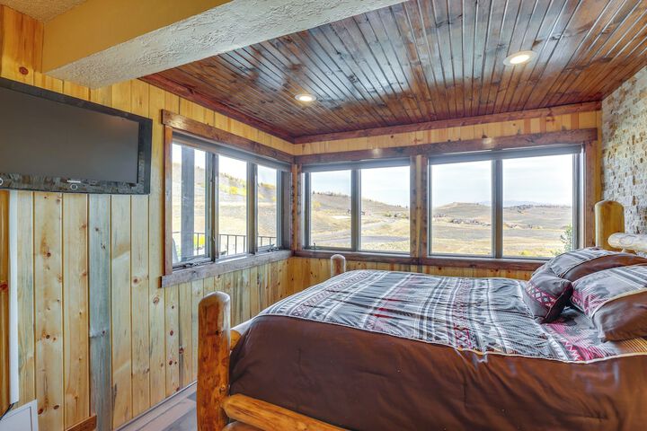 Ski-in / ski-out Granby Ranch Escape With Balcony!