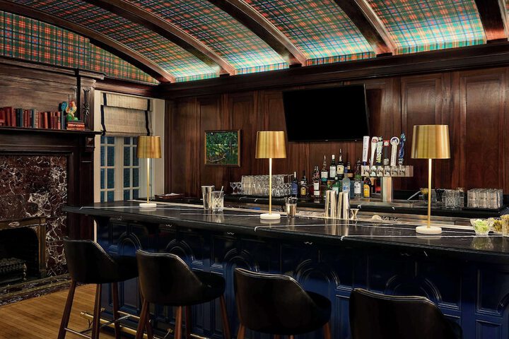 Lounge 50 of 55