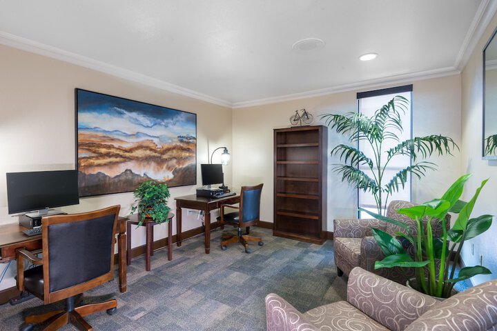 Business Center 40 of 43