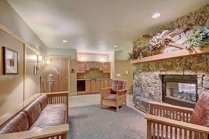 Luxury Remodeled Passage Point Condo - Short Walk to Lifts - Incredible View - PP403 by Redawning