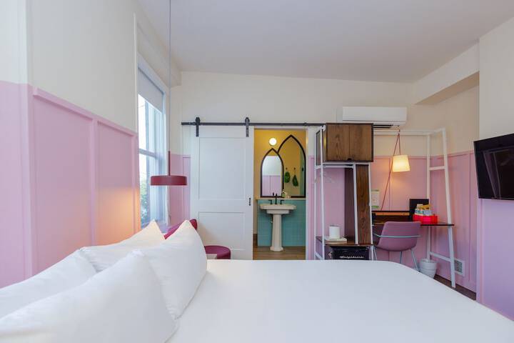 Room 140 of 195