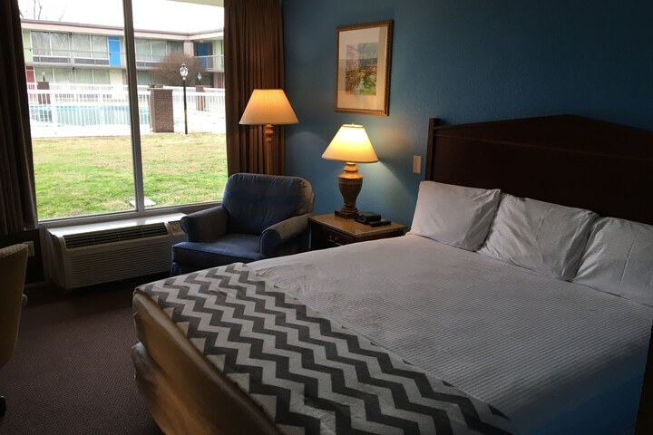 RIVER ROCK INN