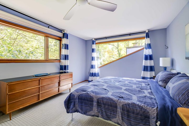 Gorgeous Bushkills Lodge w / Pool Access!