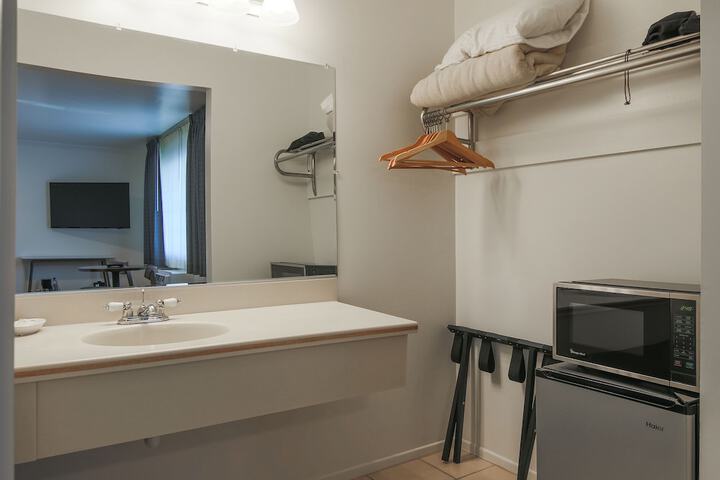 Room 32 of 45