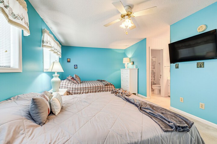 Warm Weather Escape! Golf & Relax in Little River
