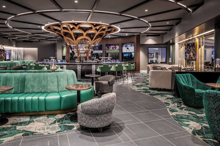 Lounge 96 of 113
