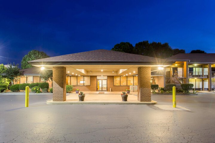 Hotel 2 of 48